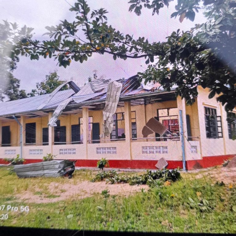 လက်နက်ကြီး ပစ်ခတ်မှုများကြောင့် ဖလူးကြီးဒေသခံများ တိမ်းရှောင်နေရ