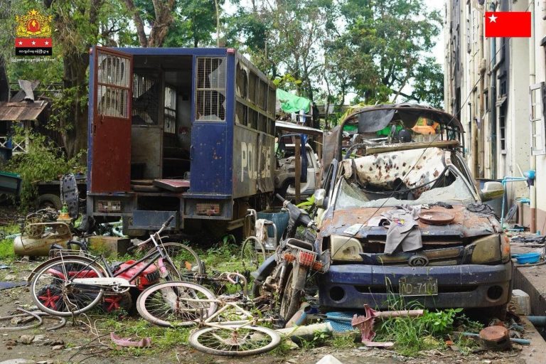 တော်လှန်ရေးတပ်ပေါင်းစု သိမ်းပိုက်နိုင်ခဲ့သည့် ပင်လည်ဘူးမြို့၏မြင်ကွင်း