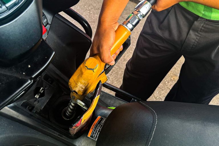 မူဆယ်မြို့တွင် လောင်စာဆီ နှင့် လူသုံးကုန်ပစ္စည်းများပြတ်တောက်နေ