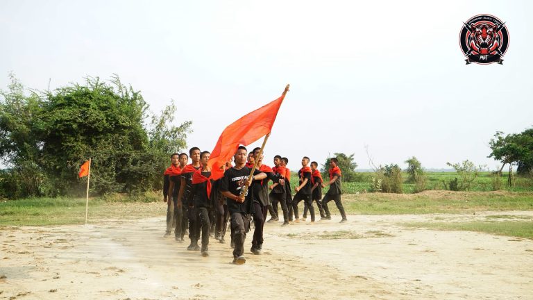 မြင်းခြံတွင် သာလွန်အင်အားနဲ့ စစ်တပ်က စစ်ကြောင်းထိုးလာ၍ တပတ်ကျော်ကြာ တိုက်ပွဲပြင်းထန်