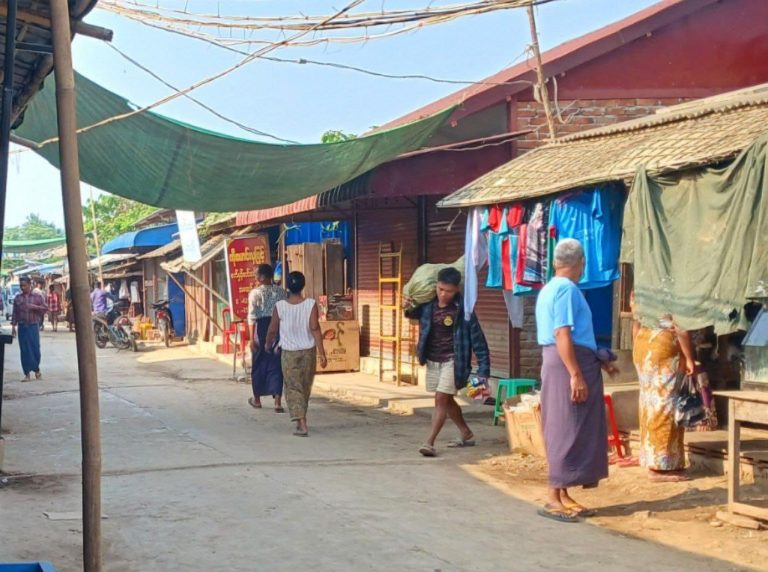 AA က စျေးဆိုင်များအပေါ် အခွန်ကောက်ယူမှု ဝေဖန်မှုများရှိနေ