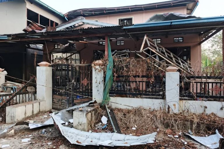 ကျောက်တံခါးမြို့နယ်က အမျိုးသမီး နှစ်ဦး လက်နက်ကြီးထိမှန်ဒဏ်ရာရ