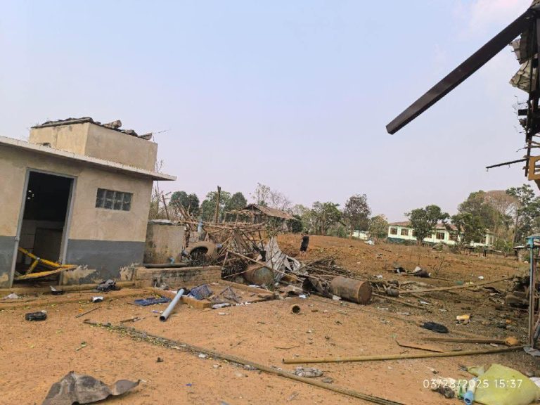 ငလျင်ဒဏ်ကြောင့် အရေးပေါ် အခြေအနေ ကြုံနေရချိန် စစ်ကောင်စီမှ တော်လှန်ရေးအဖွဲ့များ ထိန်းချုပ်ထားသည့် နေရာအချို့အား ဗုံးကြဲ