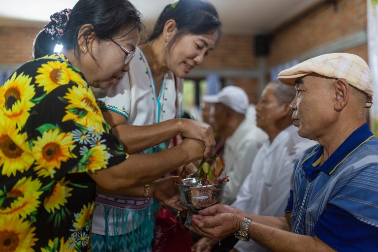 မယ်တော်ဆေးခန်းနှင့် လူမှုအခြေပြုအဖွဲ့အစည်းများပူးပေါင်းပြုလုပ်သည့် သက်ကြီးပူဇော်ပွဲ(ဓါတ်ပုံ)