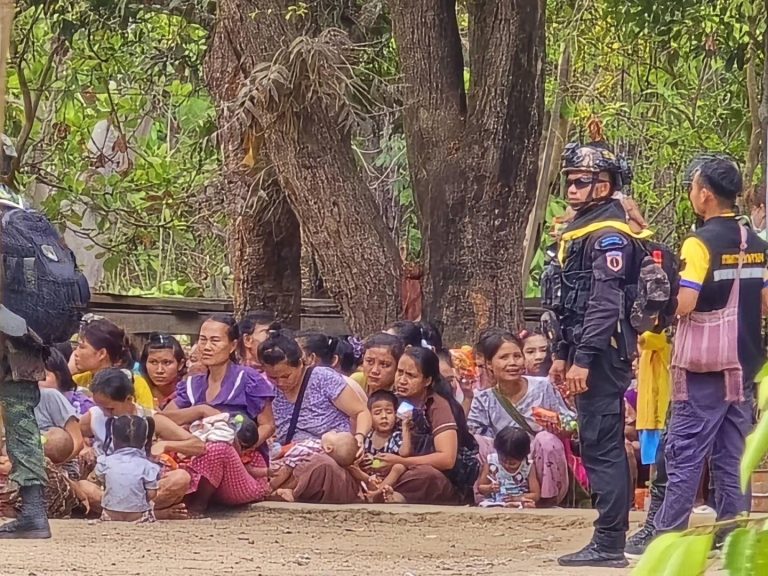 ထိုင်း-မြန်မာနယ်စပ် မော်ဖားသူး စစ်ကောင်စီစခန်းကို KNLA ပူးပေါင်းတပ်ဖွဲ့ သိမ်းပိုက်