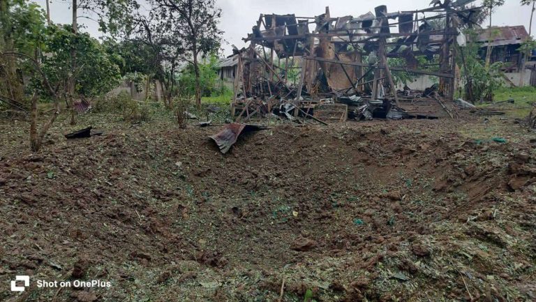 သီပေါ ဆေးရုံနှင့် စိုက်ပျိုးရေးရုံးအား စစ်ကောင်စီ ဂျက်ဖိုက်တာဖြင့် ဗုံးကြဲ