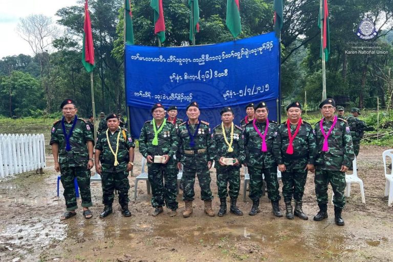 မာနယ်ပလောစစ်ဆင်ရေးဦးဆောင်ခဲ့သော တပ်မှူး နှစ်ဦး ကော်သူးလေးရဲစွမ်းသတ္တိဆု ရရှိ