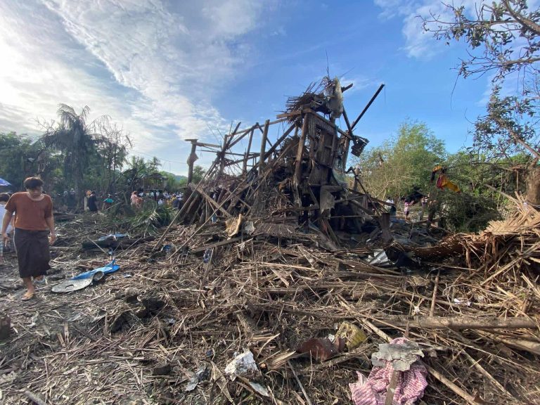 ညသန်းခေါင် မြောက်ဦး ဗုံးကြဲတိုက်ခံရမှု ကလေးငယ်များအပါ ၁၁ ဦး သေဆုံး