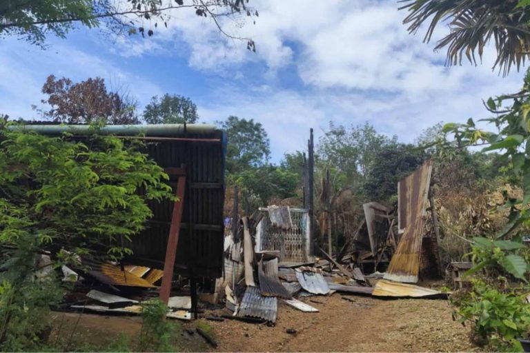 စစ်ကော်မရှင်တပ် မီးရှို့မှုကြောင့် ပြည်သူ့နေအိမ် ၇၀ ကျော် မီးလောင်ပြာကျ