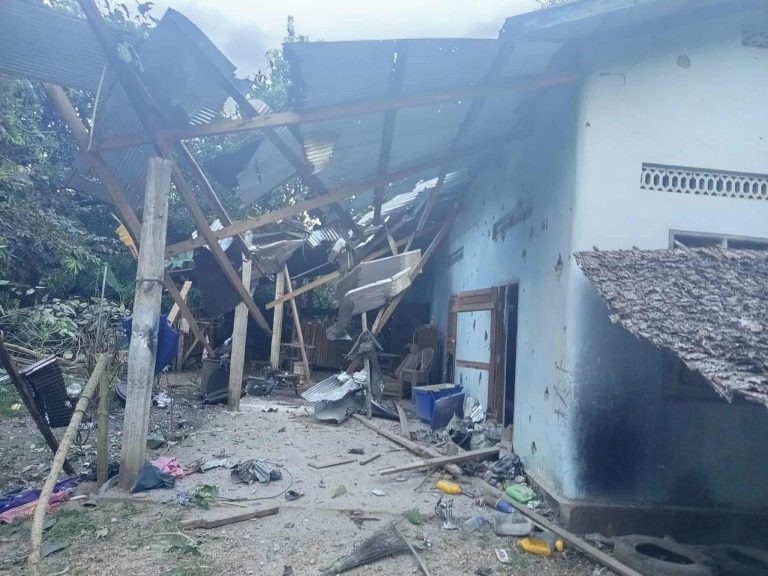 ထီးဖိုးစံကျေးရွာကို စစ်ကော်မရှင်တပ် ဗုံး ၃၇ လုံးကြဲချ