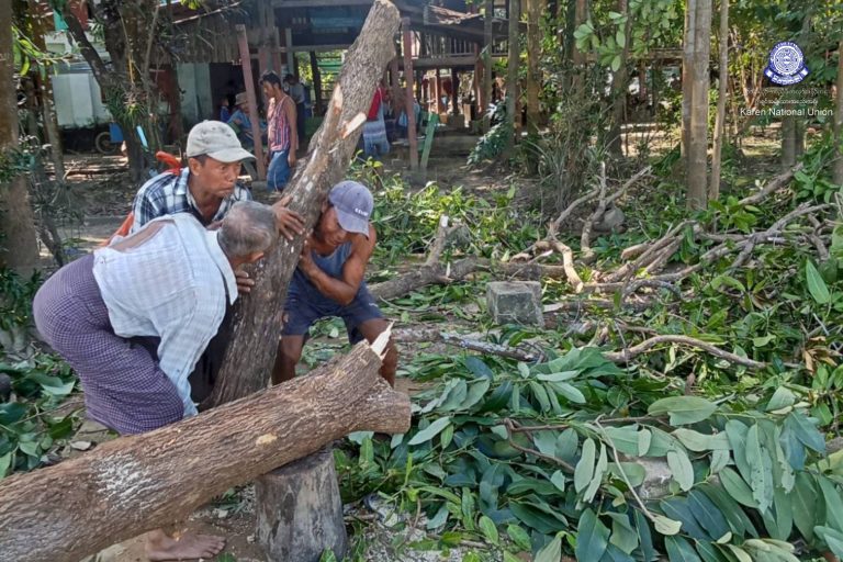 စစ်တောင်းမြစ်ကမ်းပါးပြိုပြီး နေအိမ် ၂၇ လုံး မျောပါ