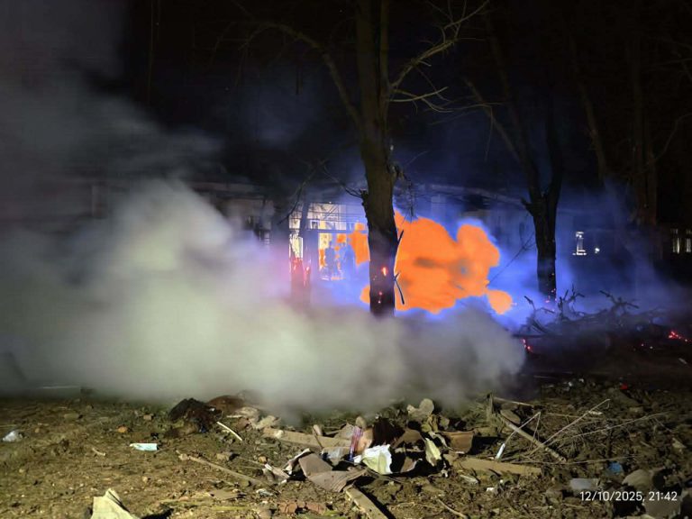 ရက်သားကလေးများ အပါ သေဆုံးသူ ၃၃ ဦးထိ ရှိလာသည့် လူ့အခွင့်အရေးနေ့ မြောက်ဦးဆေးရုံး ဗုံးကြဲခံရမူ