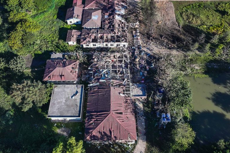 ဗုံးကြဲခံရသည့် မြောက်ဦးပြည်သူ့ဆေးရုံ မြေပြင်အခြေအနေ