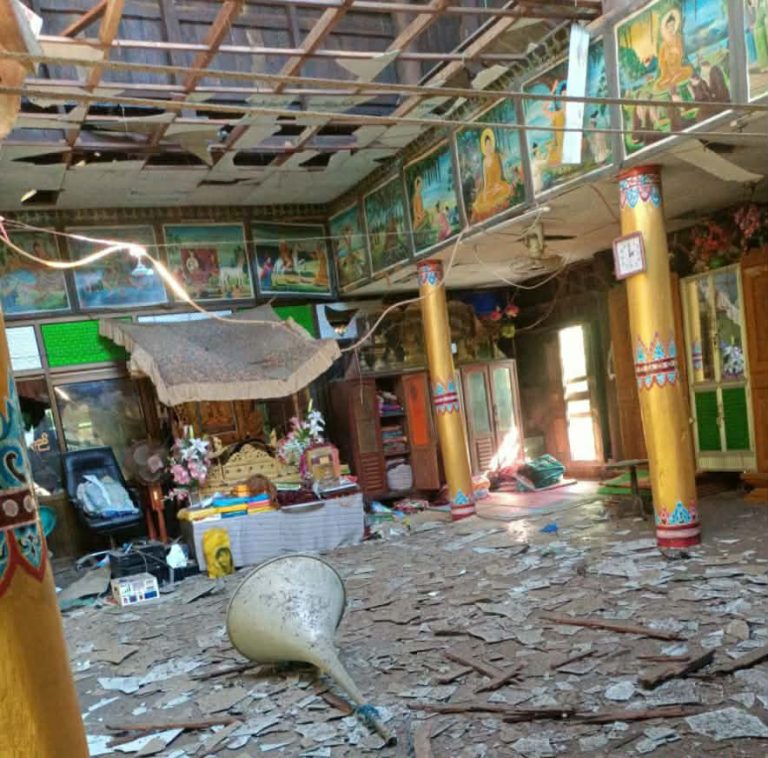 ကျောက်ဖြူတွင် စာသင်ကျောင်းနှင့် ဘုန်းကြီးကျောင်းများကို စစ်တပ် ဆက်တိုက် ဗုံးကြဲ