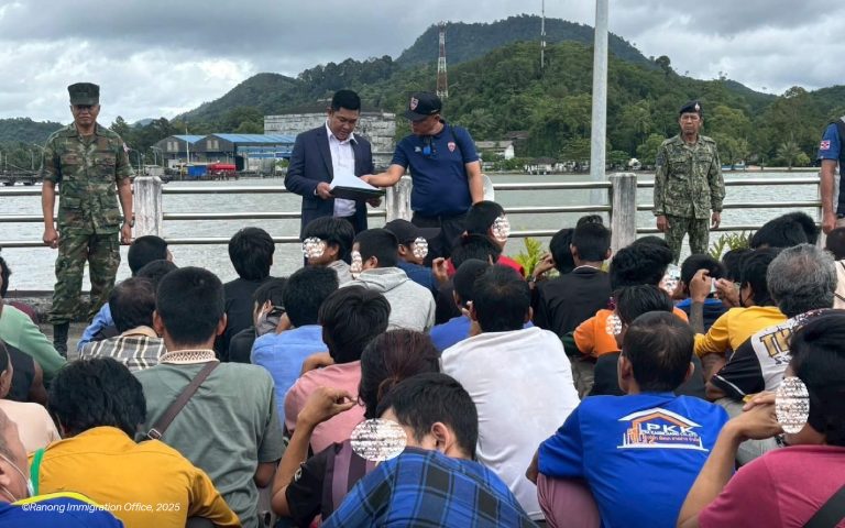 ထိုင်း-မြန်မာနယ်စပ်မှ ပြန်ပို့ခံရသည့် မြန်မာ ၃,၅၀၀ ကျော်စစ်မှုထမ်း စုဆောင်းခံရ