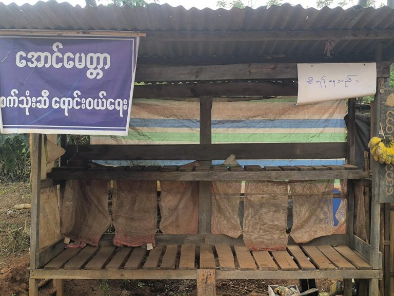 မိုးဗြဲအနောက်ခြမ်း ဆီပြတ်လပ်၊ ၁ လီတာ ကျပ် ၁ သောင်းနီးပါးထိ စျေးတက်