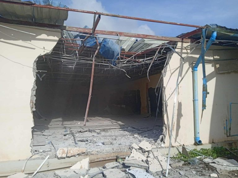 DKBA ဆေးရုံအဟောင်းကို စစ်ကော်မရှင်တပ်က လက်နက်ကြီးဖြင့် ပစ်ခတ်