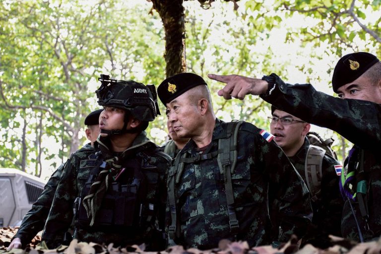 ကရင်ပြည်နယ်၊ တပ်မဟာ ၆ နယ်မြေတိုက်ပွဲများကြောင့် ထိုင်းစစ်တပ်အကြီးအကဲ နယ်စပ်လုံခြုံရေးစစ်ဆေး