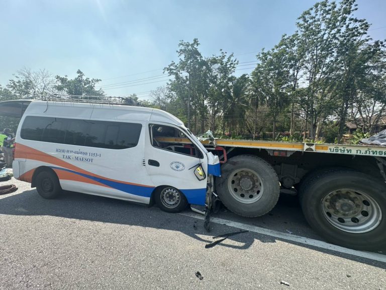 မဲဆောက်တွင် ဗန်ကားနှင့် ကုန်တင်ကား တိုက်မိ၊ သူနာပြုတစ်ဦးအပါအဝင် ၅ ဦး သေဆုံး