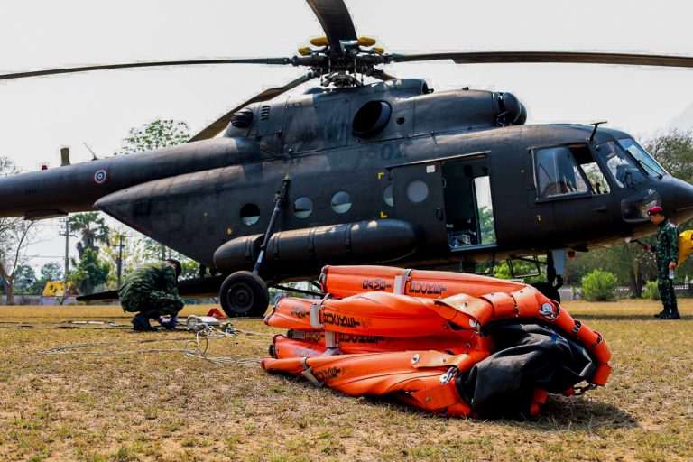 စစ်တပ်က ထိုင်းနိုင်ငံ မြောက်ပိုင်းခရိုင်များတွင် လေကြောင်းမှ တောမီးငြှိမ်းသတ်မှု ဆောင်ရွက်